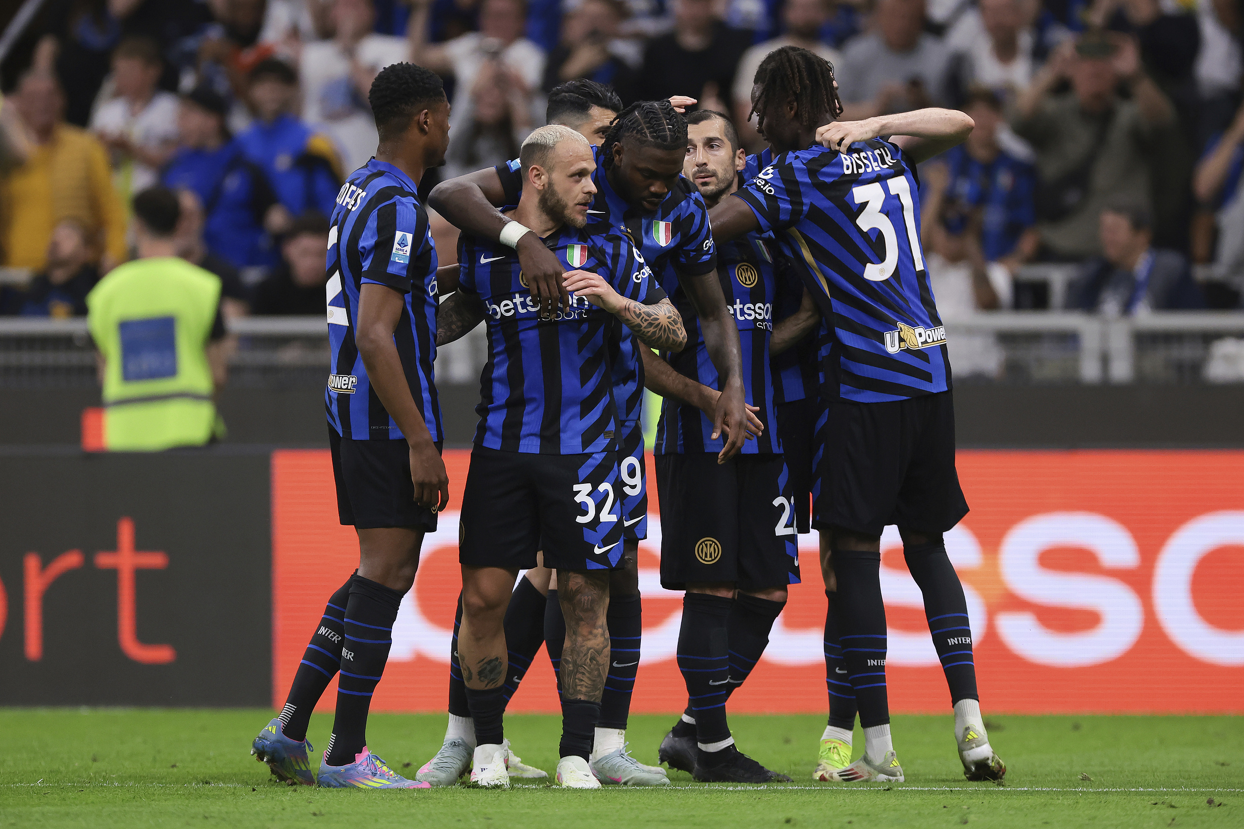 开云体育官网-转折点！AC米兰复出首秀，葡超今夜攻防权衡，媒体盛赞，球探报告显示潜力(ac米兰最新收购新闻)